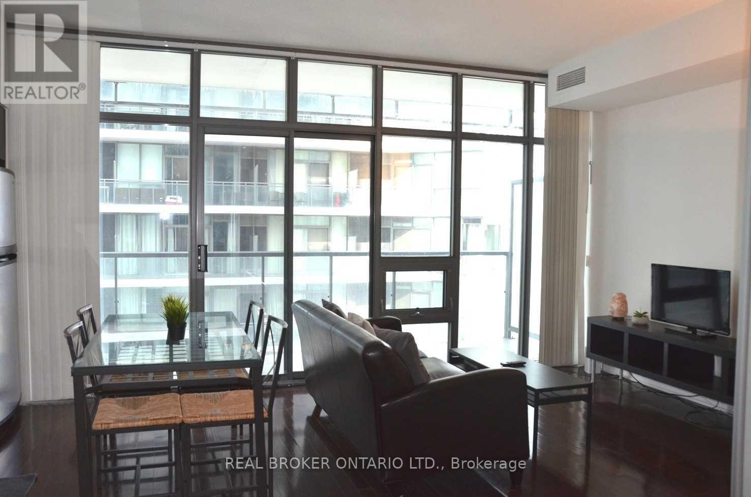 2810 - 33 Charles Street E, Toronto, ON - Indoor