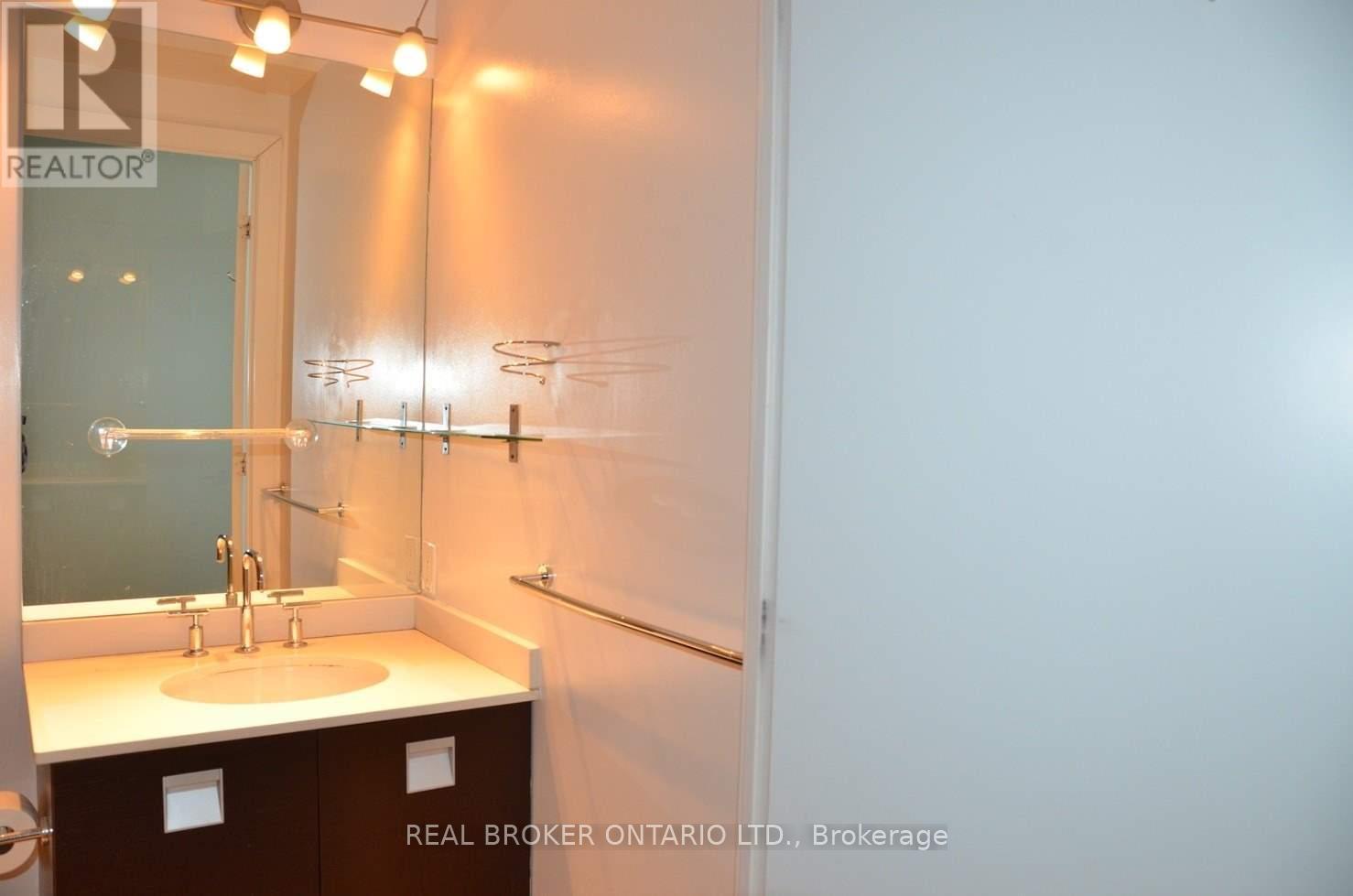 2810 - 33 Charles Street E, Toronto, ON - Photo Showing Bathroom