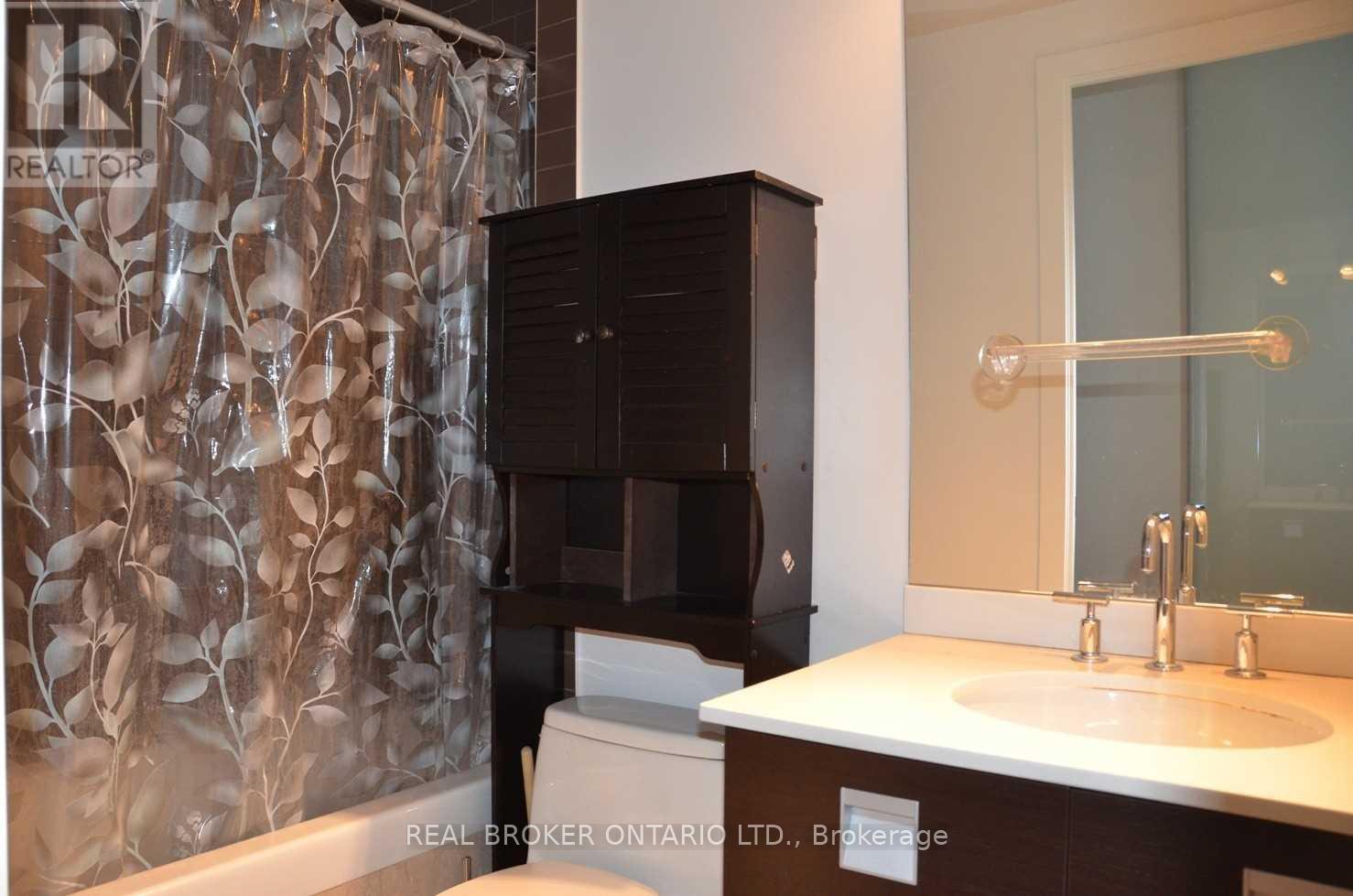 2810 - 33 Charles Street E, Toronto, ON - Indoor Photo Showing Bathroom