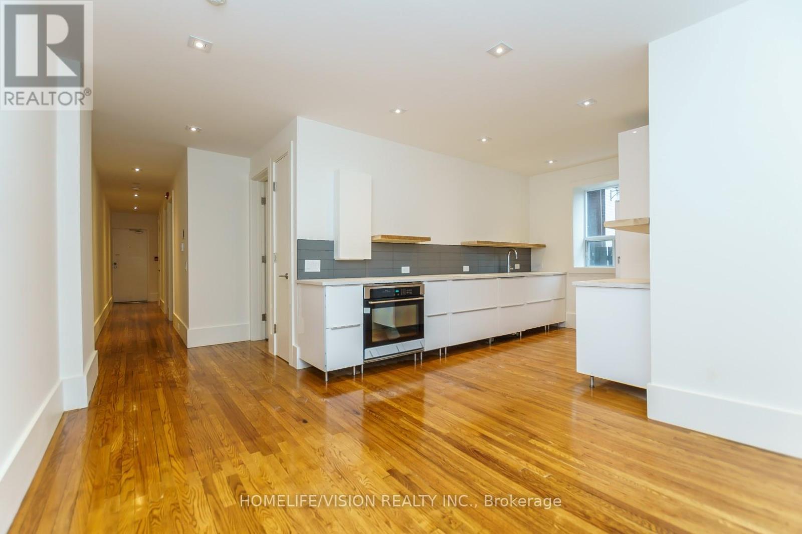 1 - 302 Sumach Street, Toronto, ON - Indoor Photo Showing Kitchen