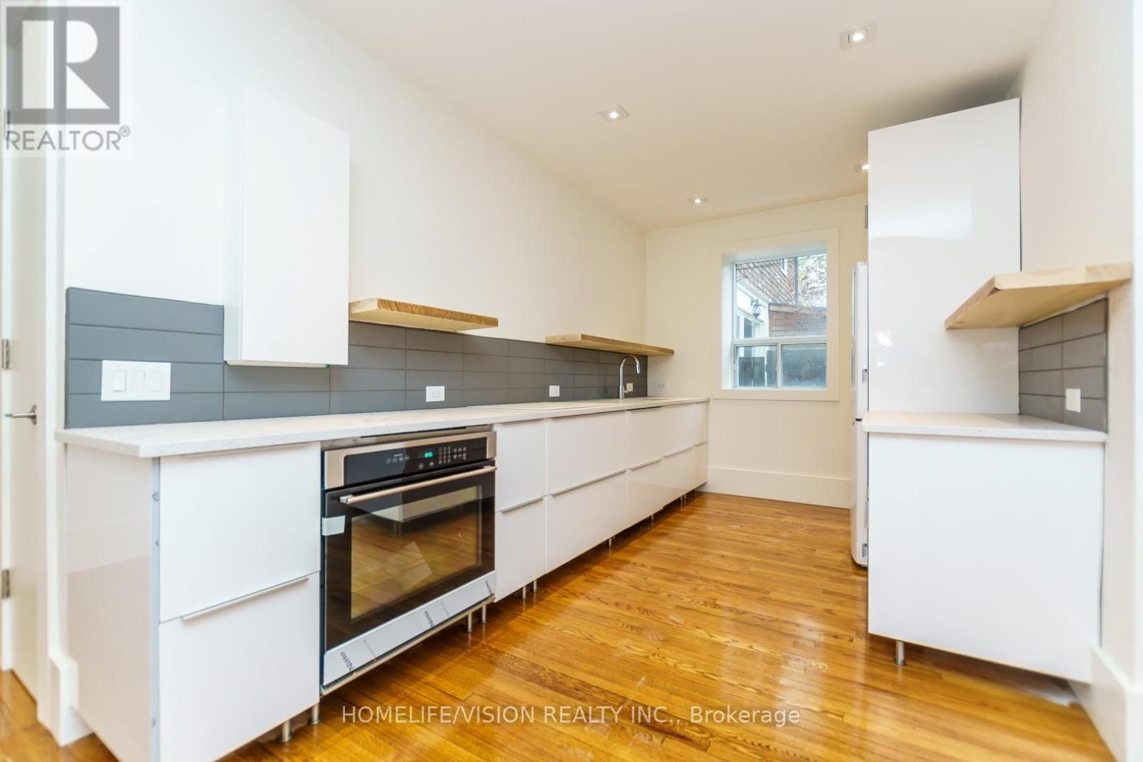 1 - 302 Sumach Street, Toronto, ON - Indoor Photo Showing Kitchen