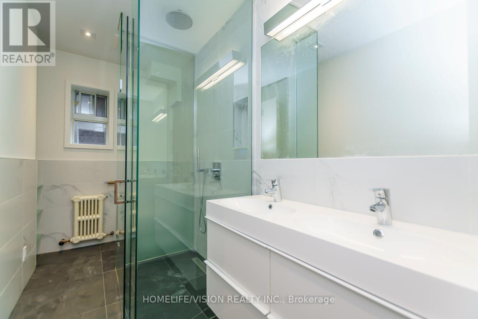 1 - 302 Sumach Street, Toronto, ON - Indoor Photo Showing Bathroom