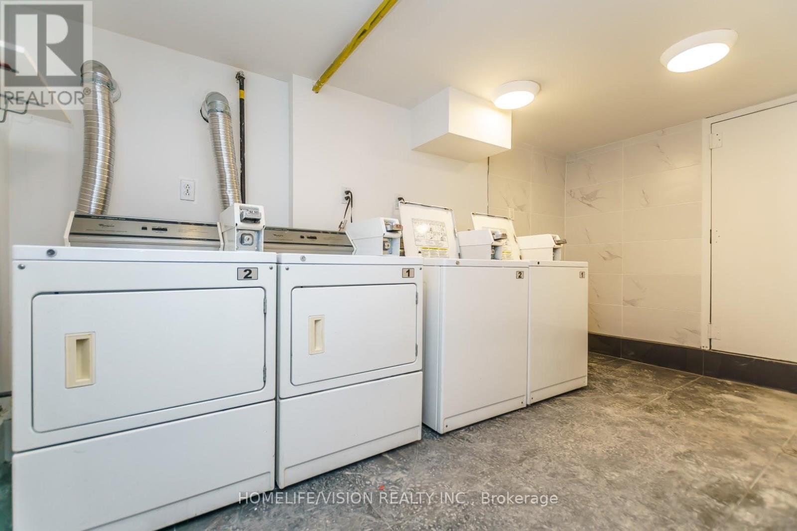 1 - 302 Sumach Street, Toronto, ON - Indoor Photo Showing Laundry Room
