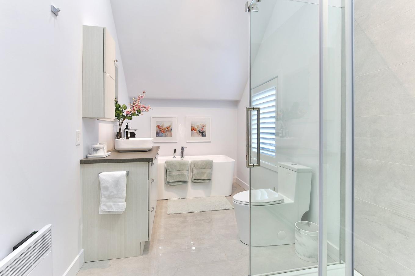 Salle de bains attenante à la CCP - 1202 Rue Shefford, Bromont, QC - Indoor Photo Showing Bathroom