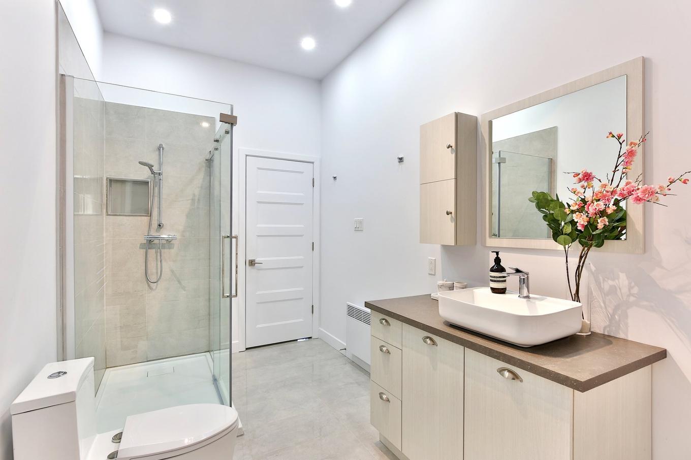 Salle de bains attenante à la CCP - 1202 Rue Shefford, Bromont, QC - Indoor Photo Showing Bathroom