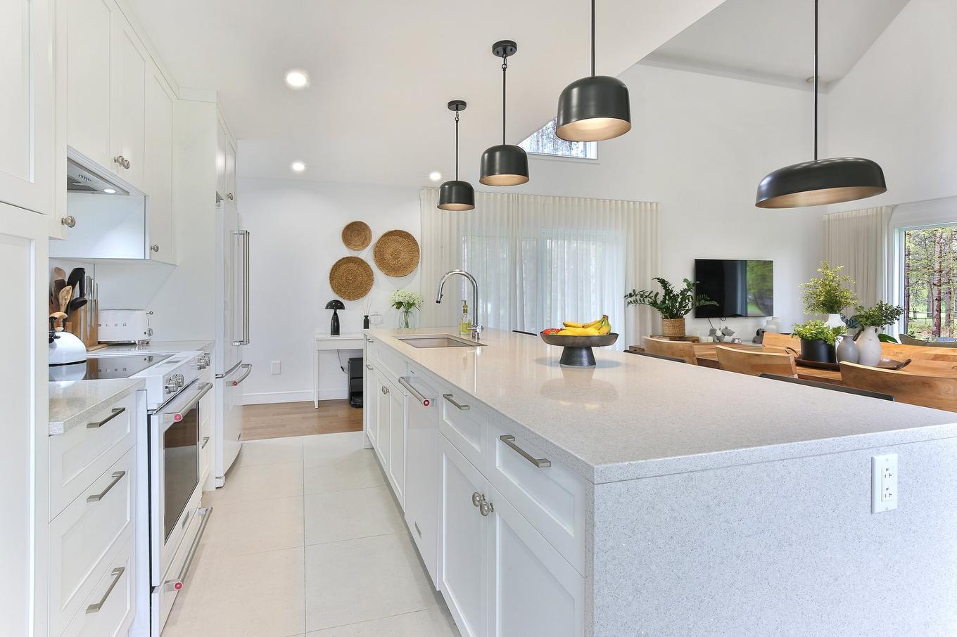 Cuisine - 1202 Rue Shefford, Bromont, QC - Indoor Photo Showing Kitchen With Upgraded Kitchen