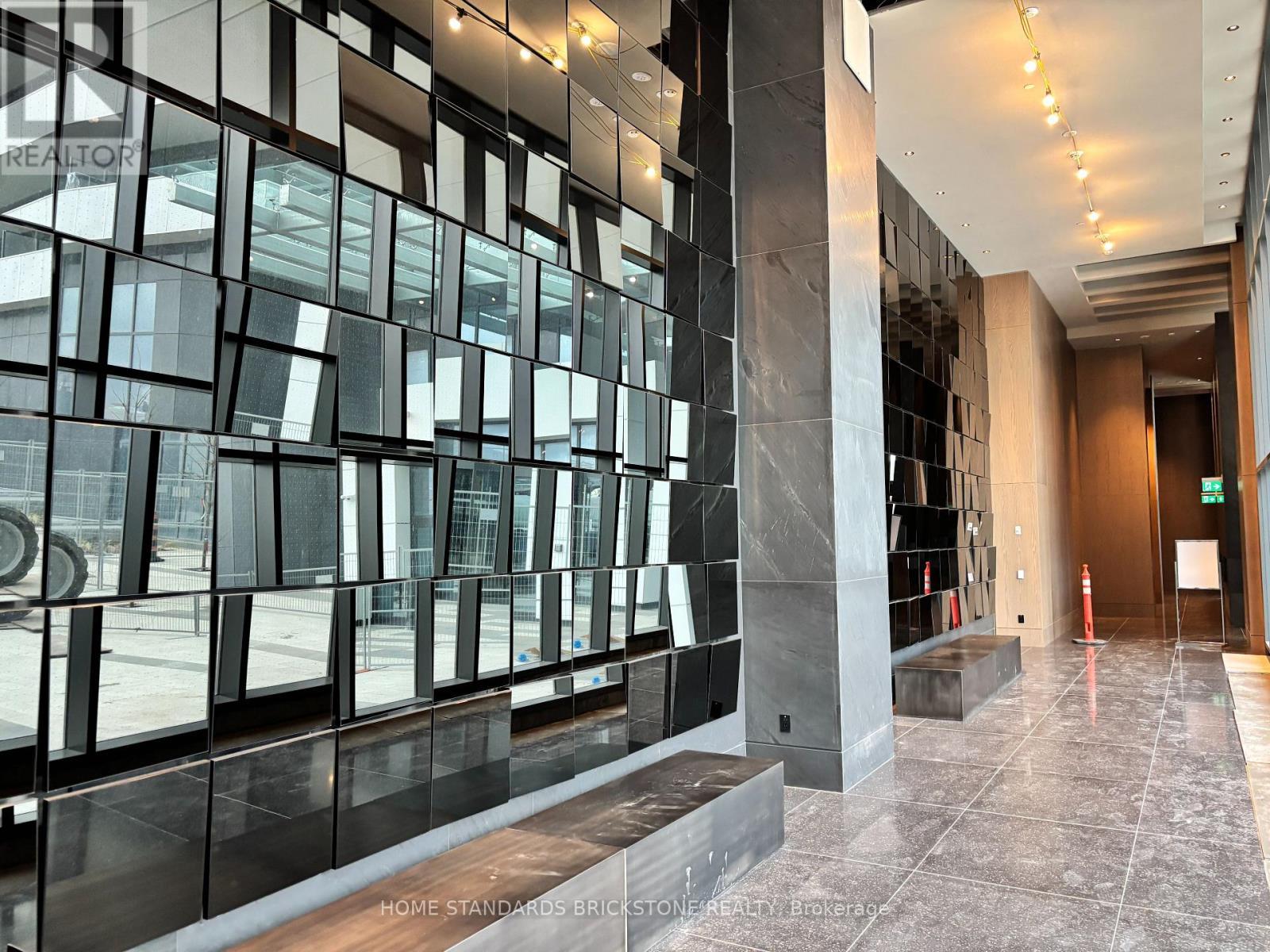 2712 - 8 Interchange Way, Vaughan, ON - Indoor Photo Showing Other Room