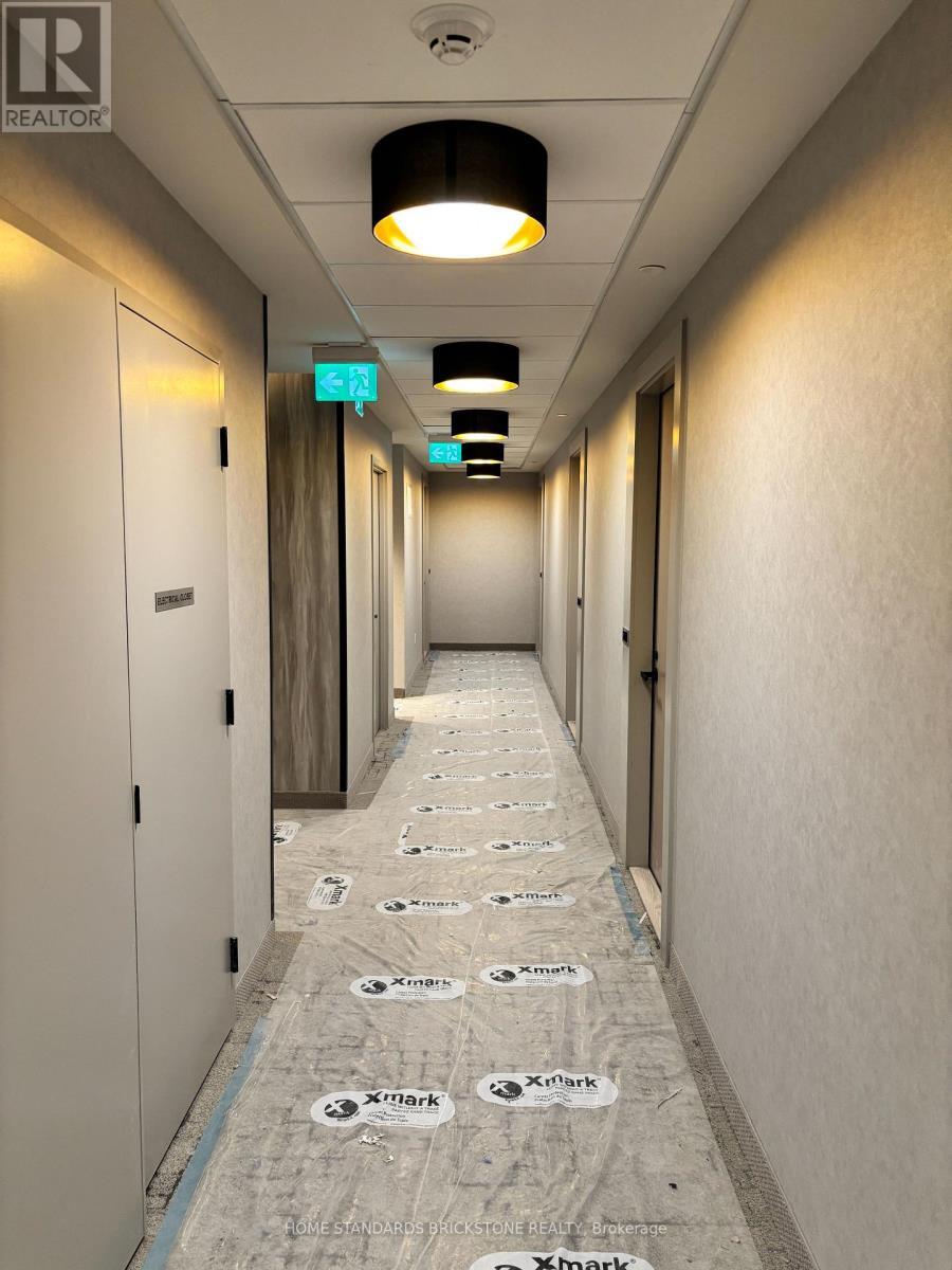 2712 - 8 Interchange Way, Vaughan, ON - Indoor