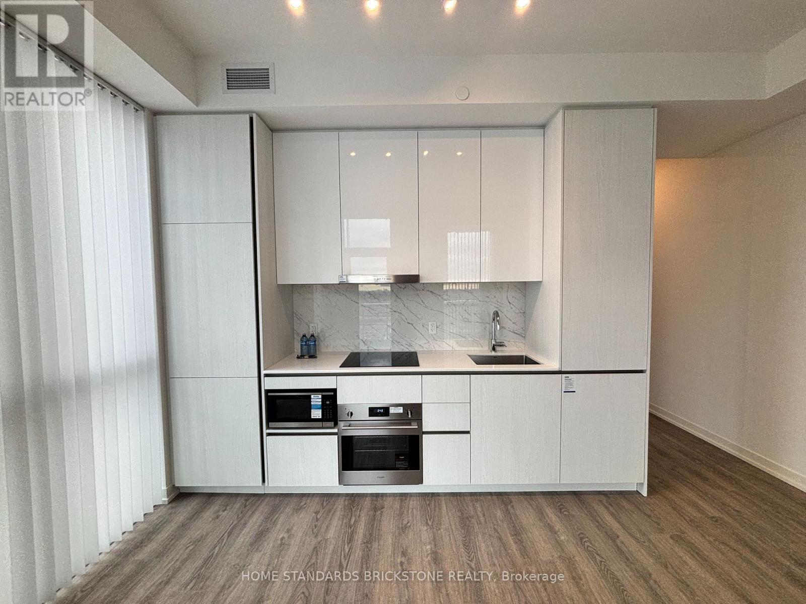 2712 - 8 Interchange Way, Vaughan, ON - Indoor Photo Showing Kitchen