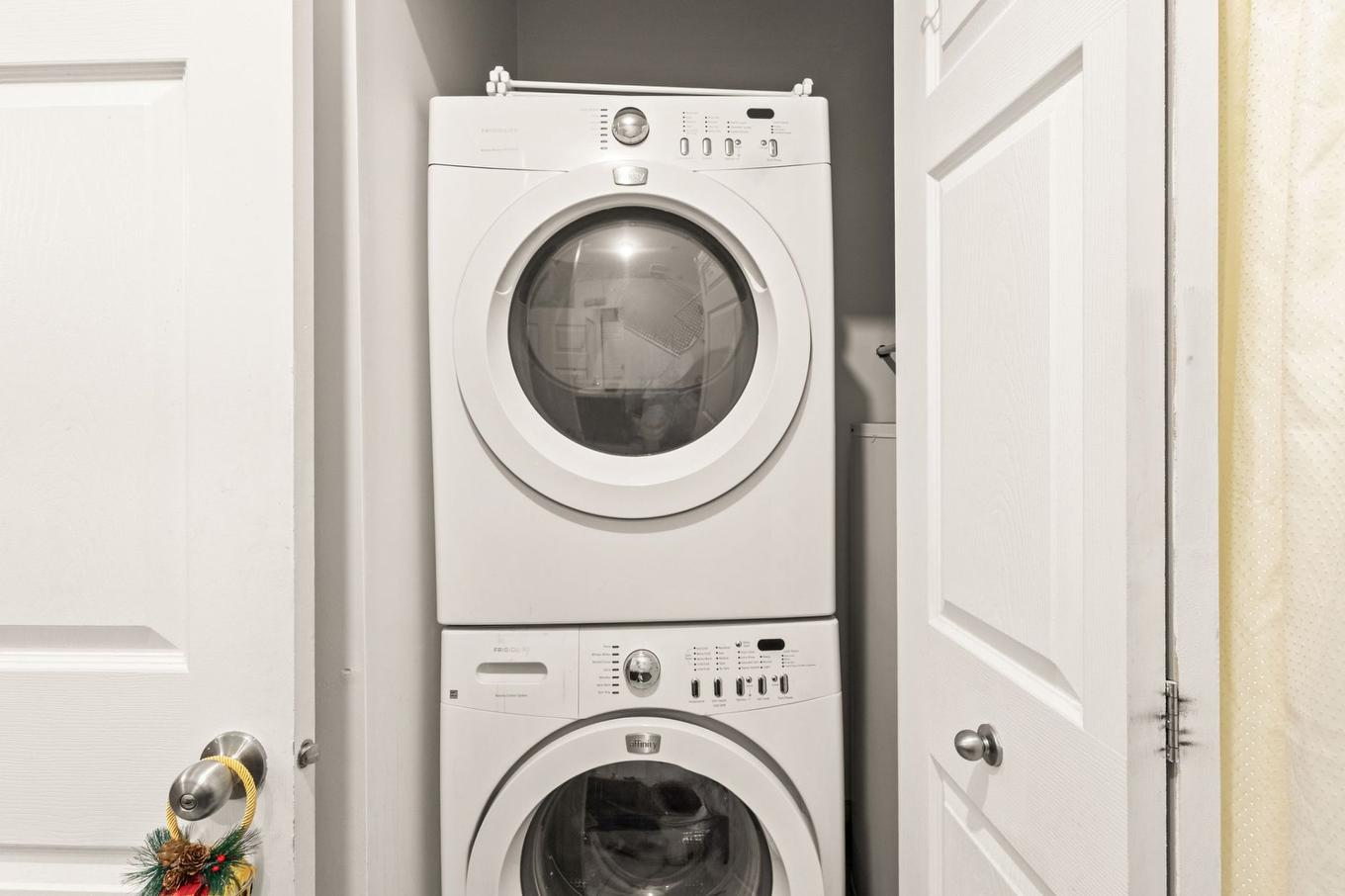 Salle de bains - 307-355 Rue Hurteau, Dollard-Des-Ormeaux, QC - Indoor Photo Showing Laundry Room