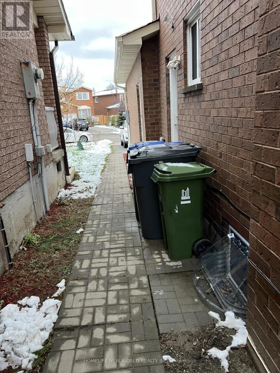 Bsmt - 4260 Wakefield Crescent, Mississauga, ON - Outdoor With Exterior