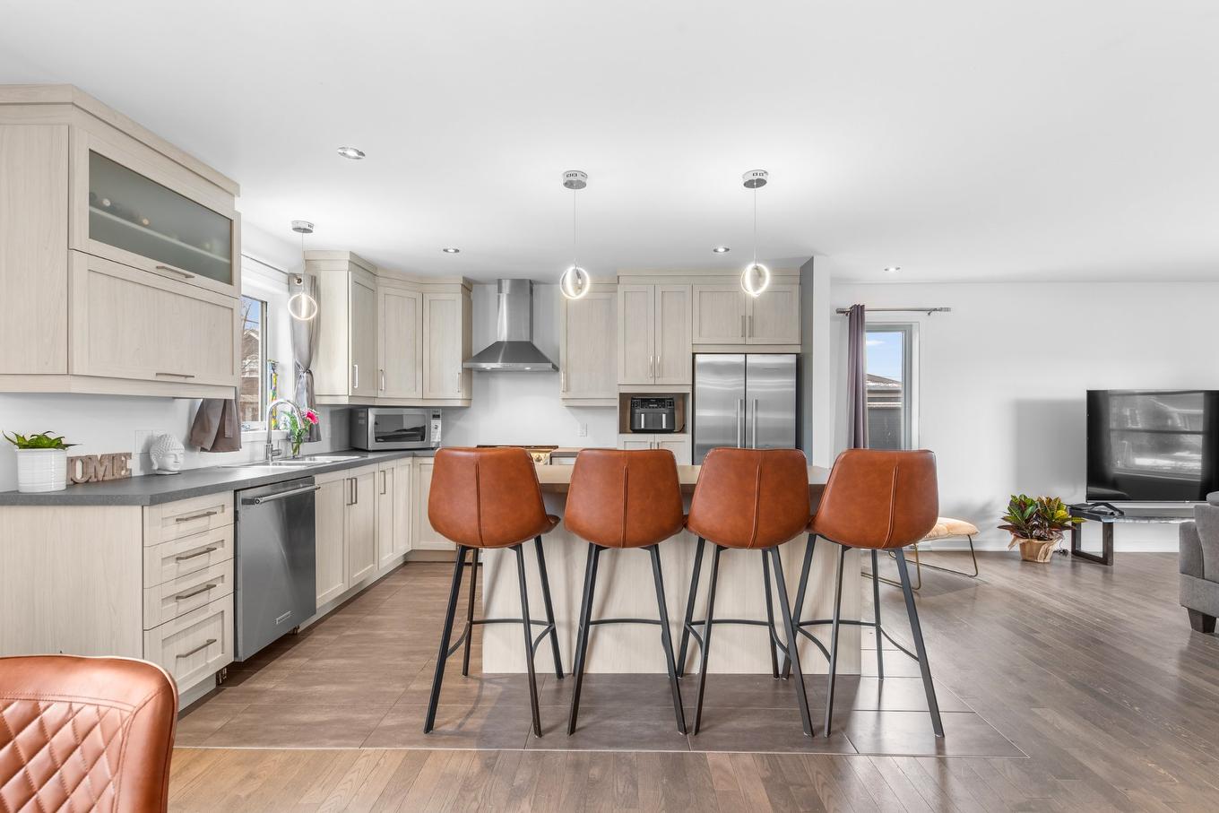 Cuisine - 343 Rue Schubert, Saint-Jean-Sur-Richelieu, QC - Indoor Photo Showing Kitchen With Upgraded Kitchen