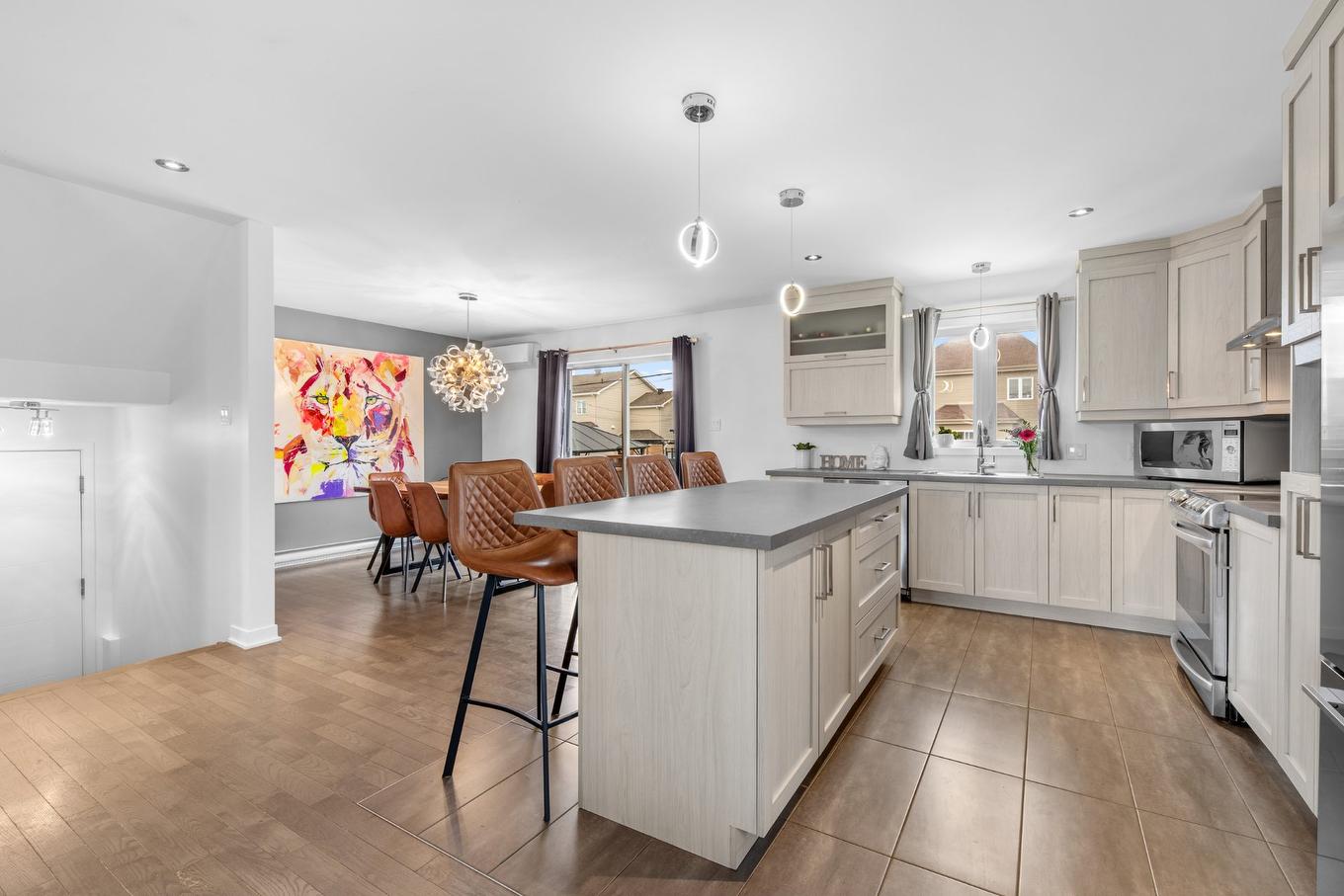 Cuisine - 343 Rue Schubert, Saint-Jean-Sur-Richelieu, QC - Indoor Photo Showing Kitchen With Upgraded Kitchen