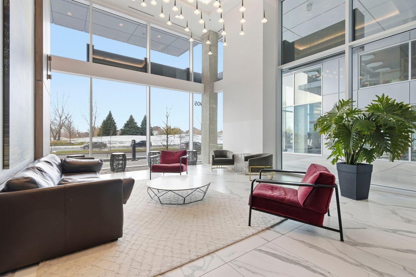 Hall - 904-5905 Boul. Du Quartier, Brossard, QC - Indoor