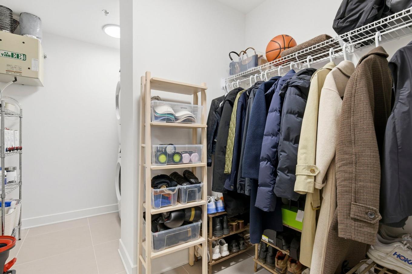 Walk-in closet - 904-5905 Boul. Du Quartier, Brossard, QC - Indoor With Storage