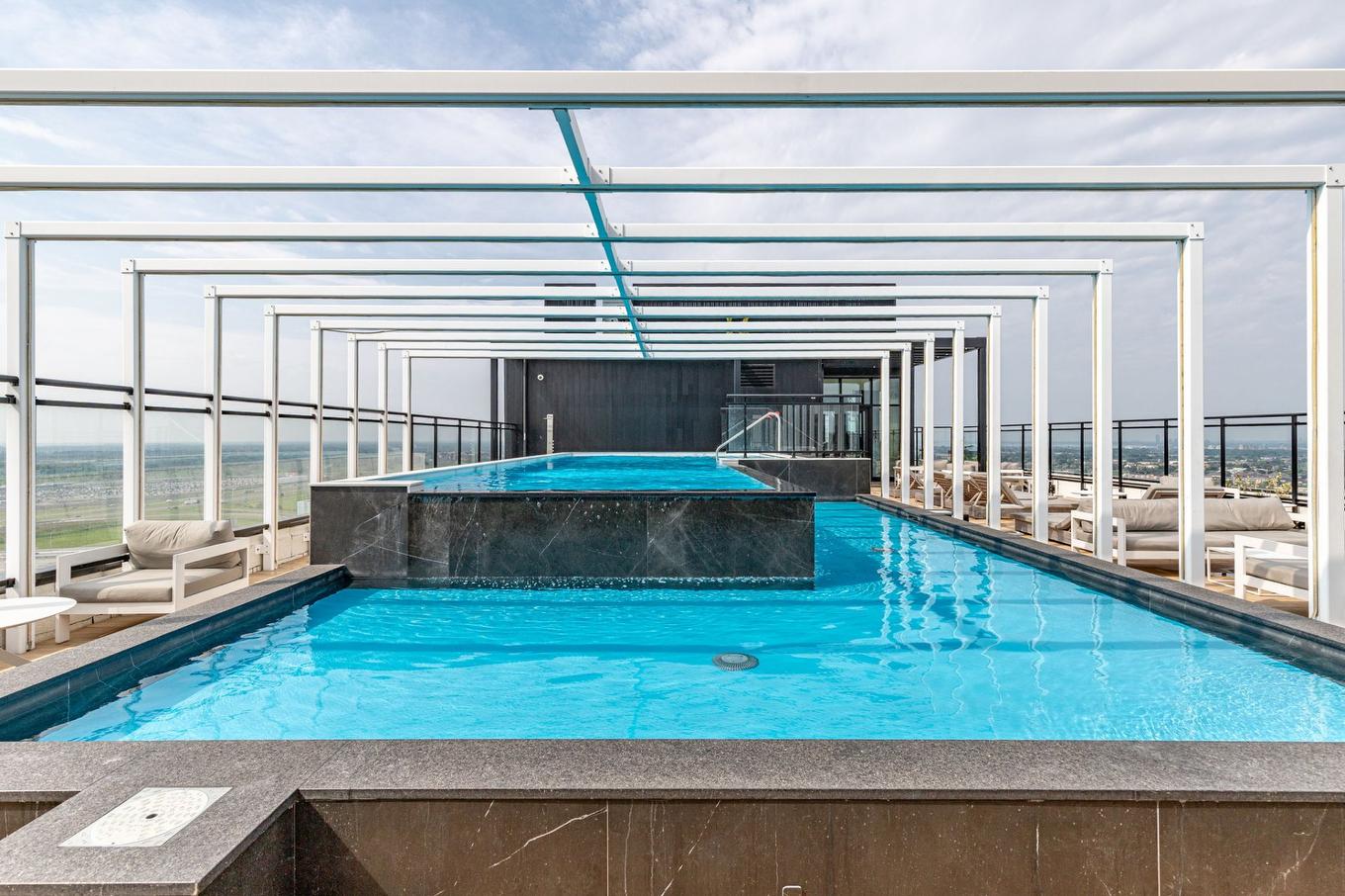 Pool - 904-5905 Boul. Du Quartier, Brossard, QC -