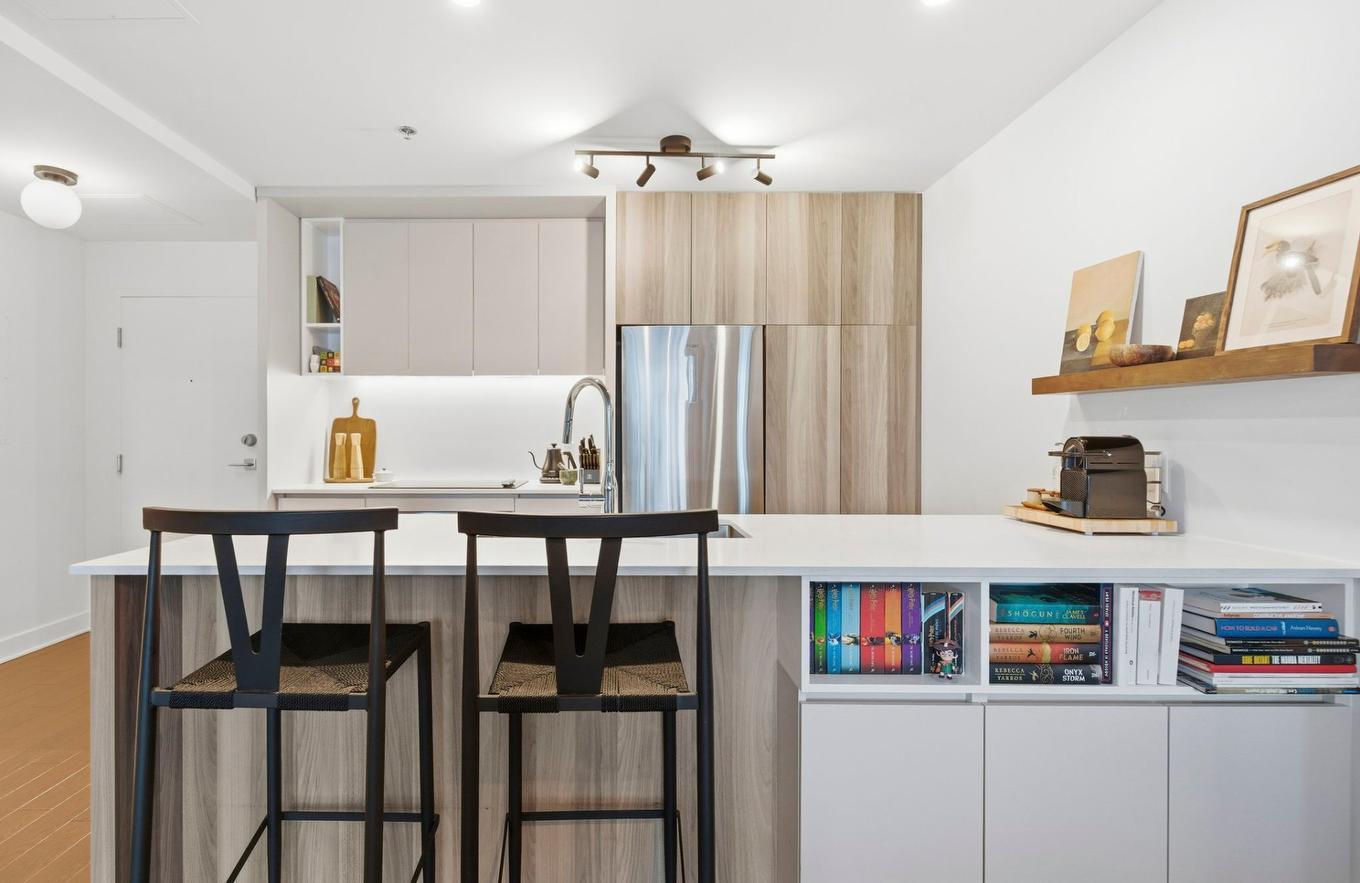 Kitchen - 904-5905 Boul. Du Quartier, Brossard, QC - Indoor Photo Showing Kitchen With Upgraded Kitchen