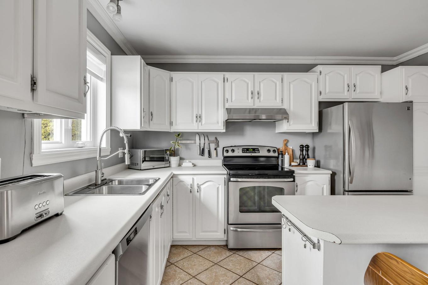 Kitchen - 206 Rue Samson, Québec (Les Rivières), QC - Indoor Photo Showing Kitchen With Double Sink