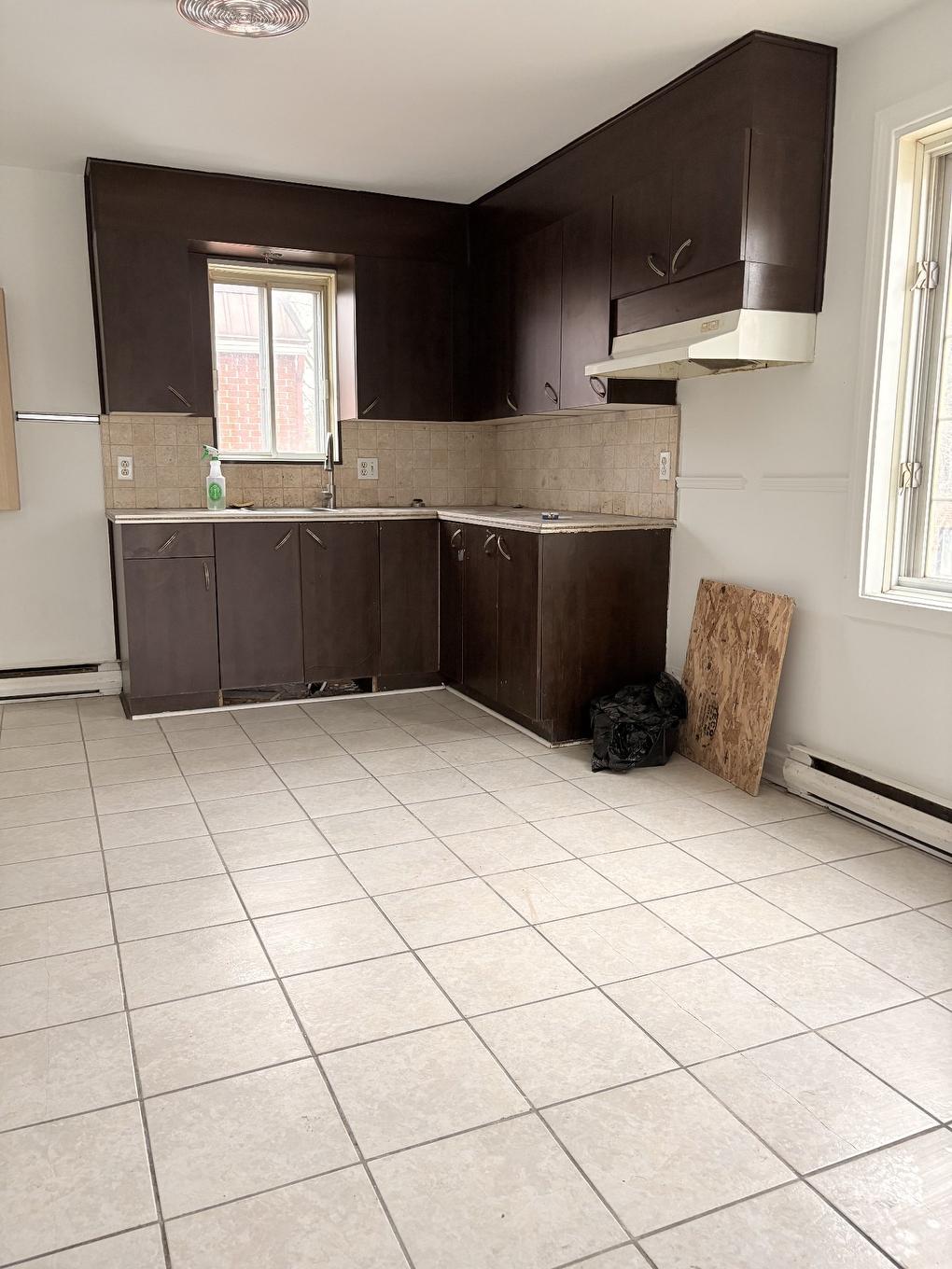 Kitchen - 246 Rue Jeannette, Longueuil (Le Vieux-Longueuil), QC - Indoor Photo Showing Kitchen