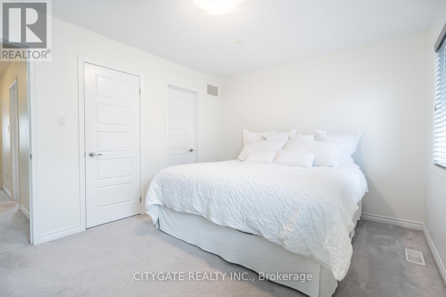 69 Mcmonies Drive, Hamilton, ON - Indoor Photo Showing Bedroom