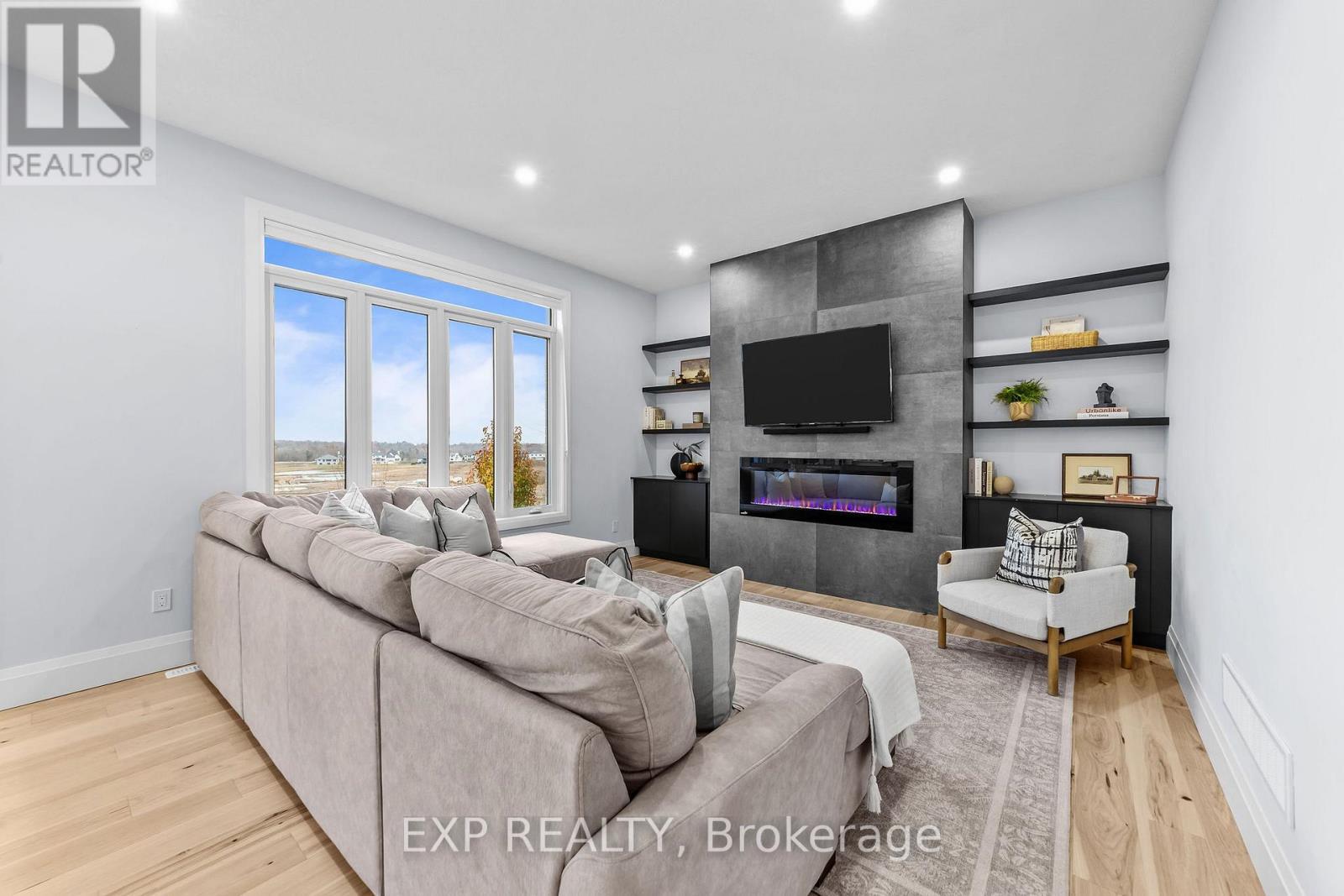 119 Daventry Way, Middlesex Centre, ON - Indoor Photo Showing Living Room With Fireplace