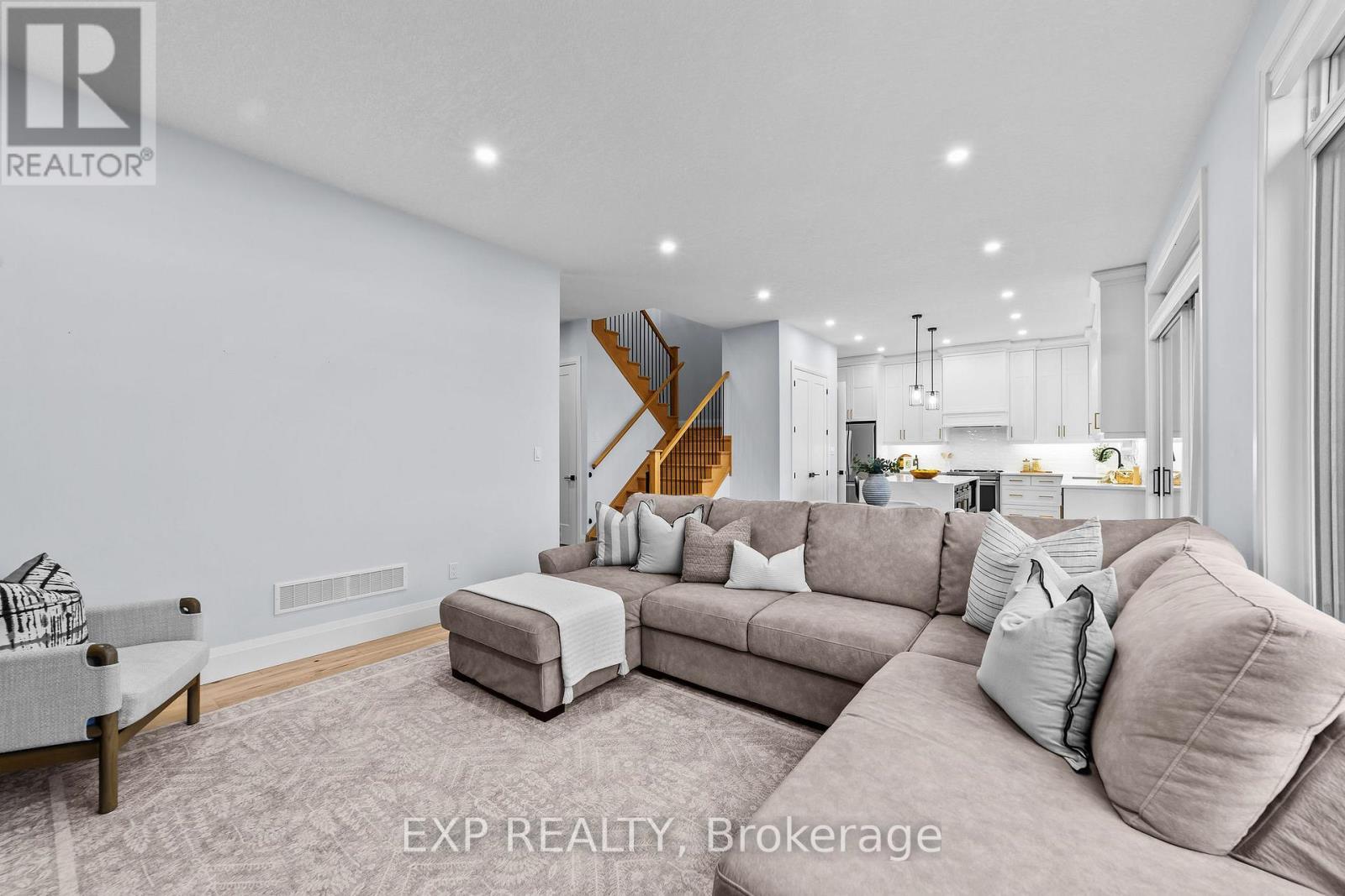 119 Daventry Way, Middlesex Centre, ON - Indoor Photo Showing Living Room