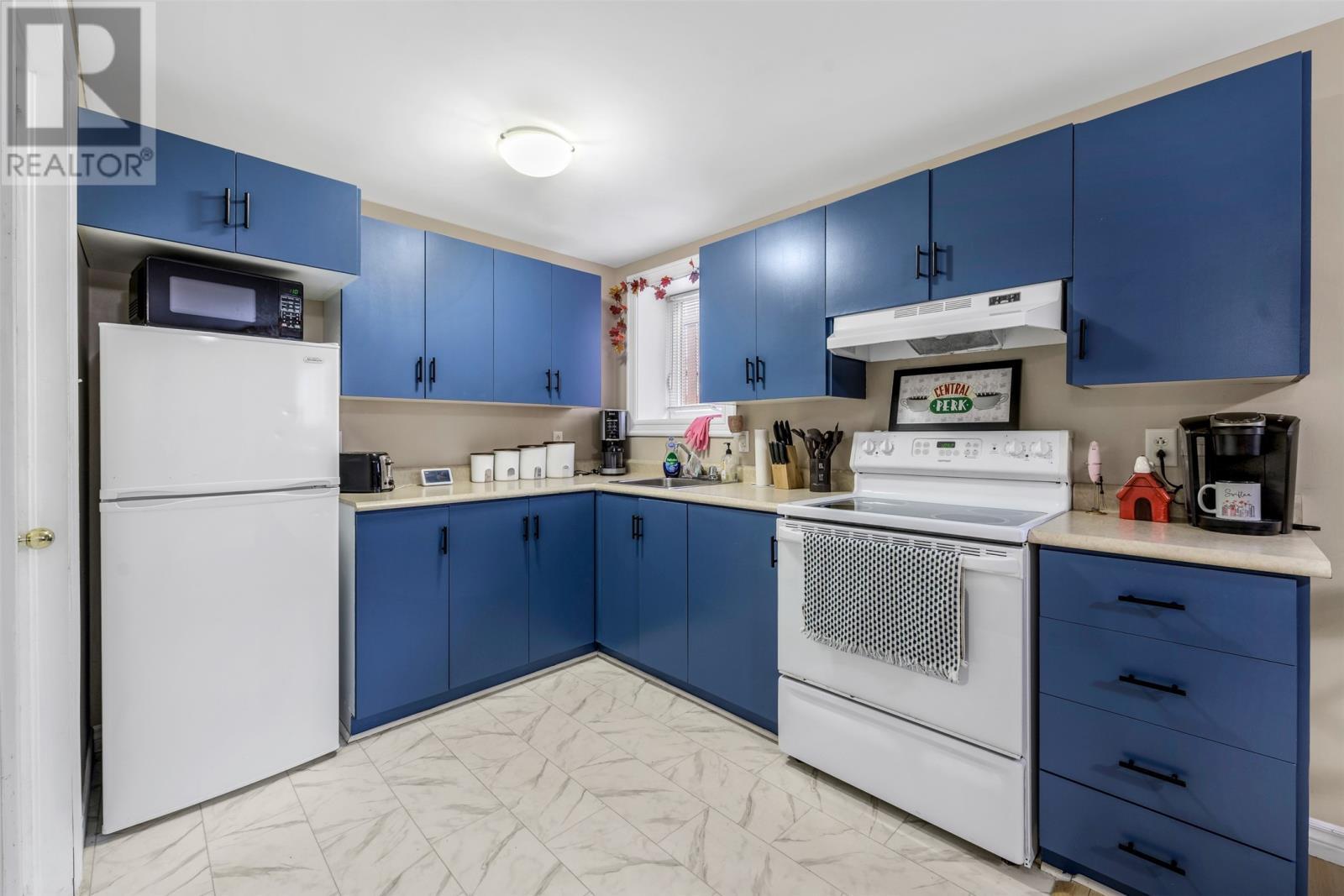 72 Brougham Drive, Paradise, NL - Indoor Photo Showing Kitchen