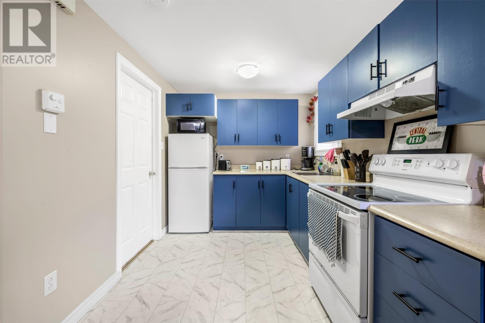 72 Brougham Drive, Paradise, NL - Indoor Photo Showing Kitchen