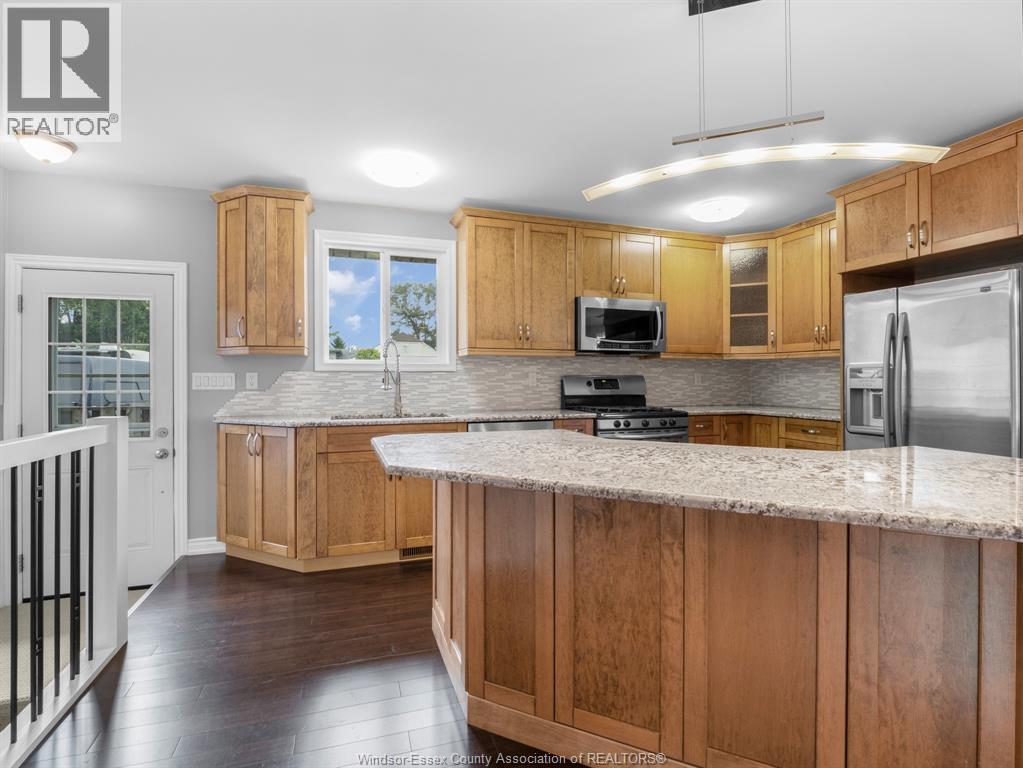 234 Renaud Line, Lakeshore, ON - Indoor Photo Showing Kitchen