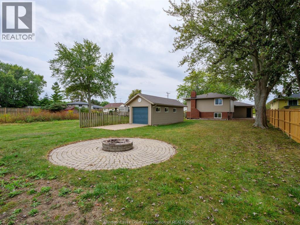 234 Renaud Line, Lakeshore, ON - Outdoor With Backyard