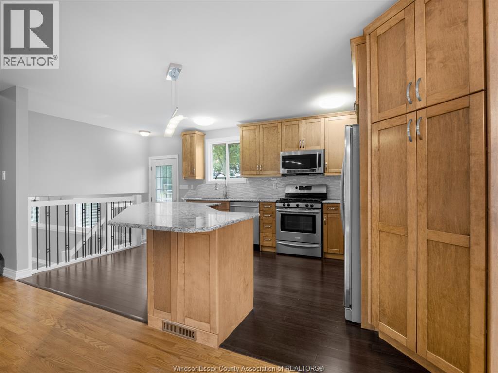 234 Renaud Line, Lakeshore, ON - Indoor Photo Showing Kitchen