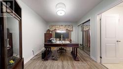 Bedroom with mirro closet -