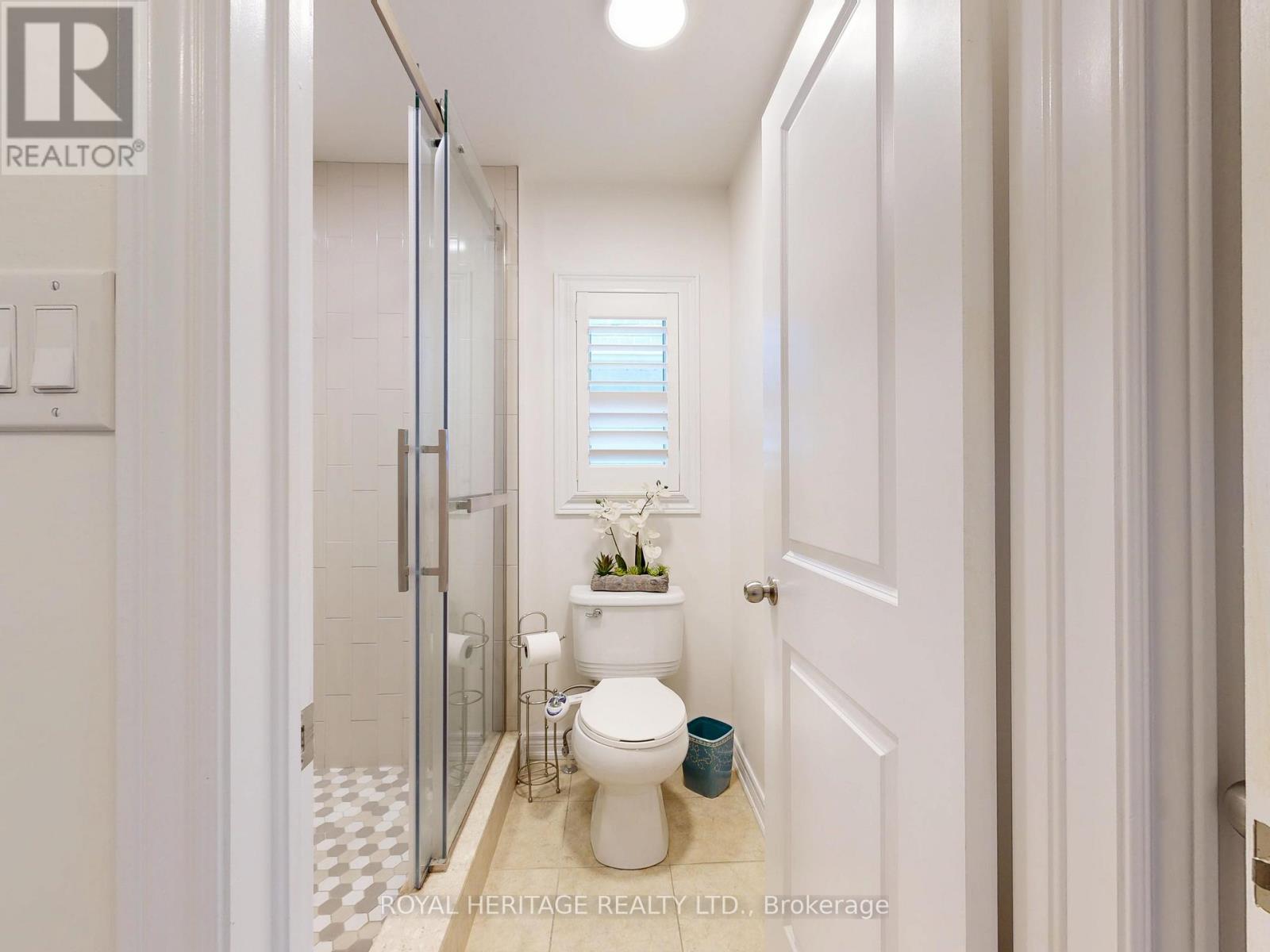 Bathroom - 976 Avery Avenue, Peterborough (Monaghan Ward 2), ON - Indoor Photo Showing Bathroom