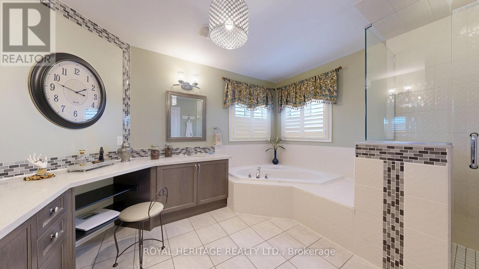 Master Badroom - 976 Avery Avenue, Peterborough (Monaghan Ward 2), ON - Indoor Photo Showing Bathroom