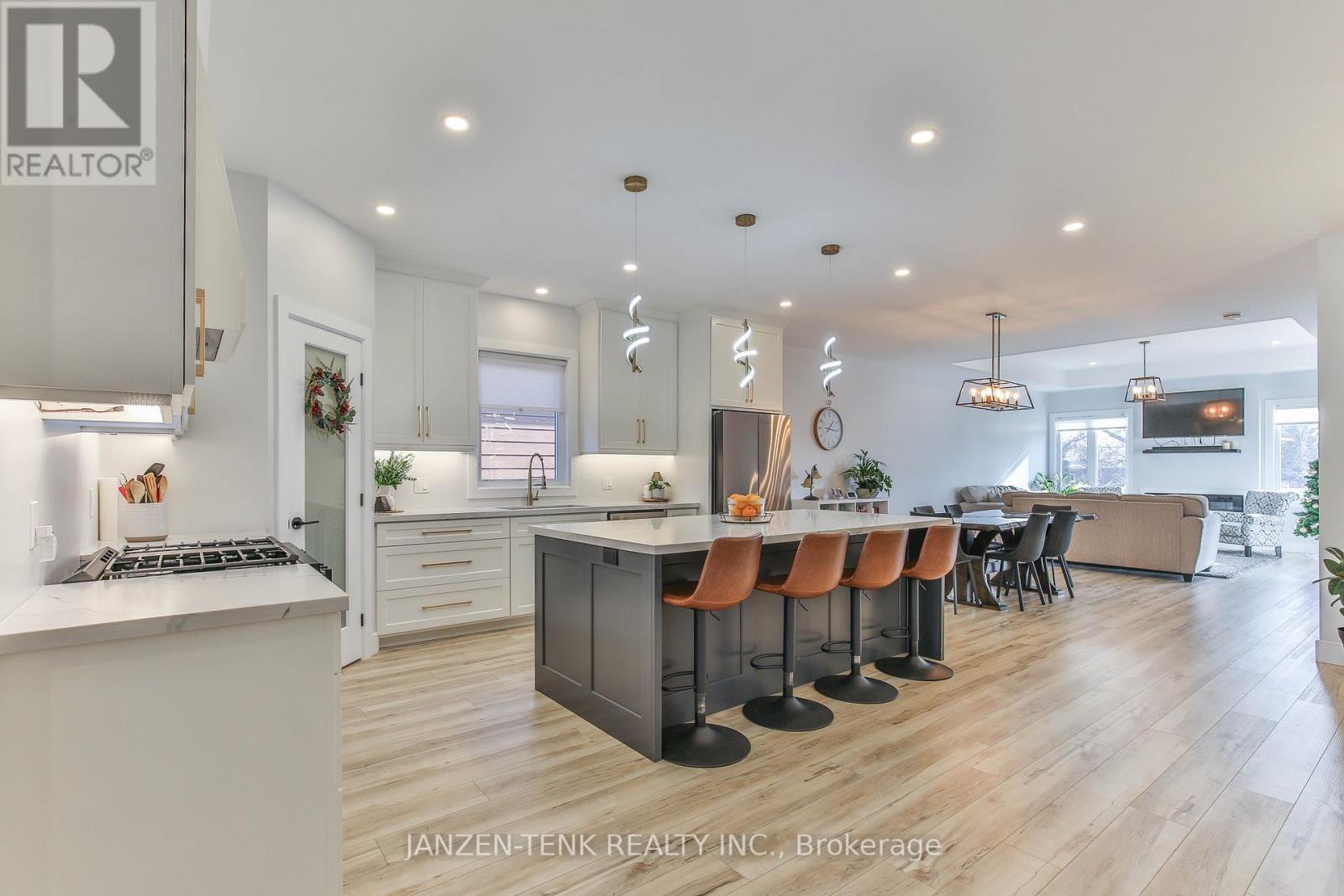 8 Charles Court, Bayham (Port Burwell), ON - Indoor Photo Showing Kitchen With Upgraded Kitchen