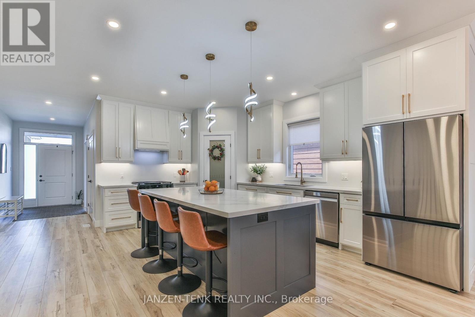 8 Charles Court, Bayham (Port Burwell), ON - Indoor Photo Showing Kitchen With Upgraded Kitchen