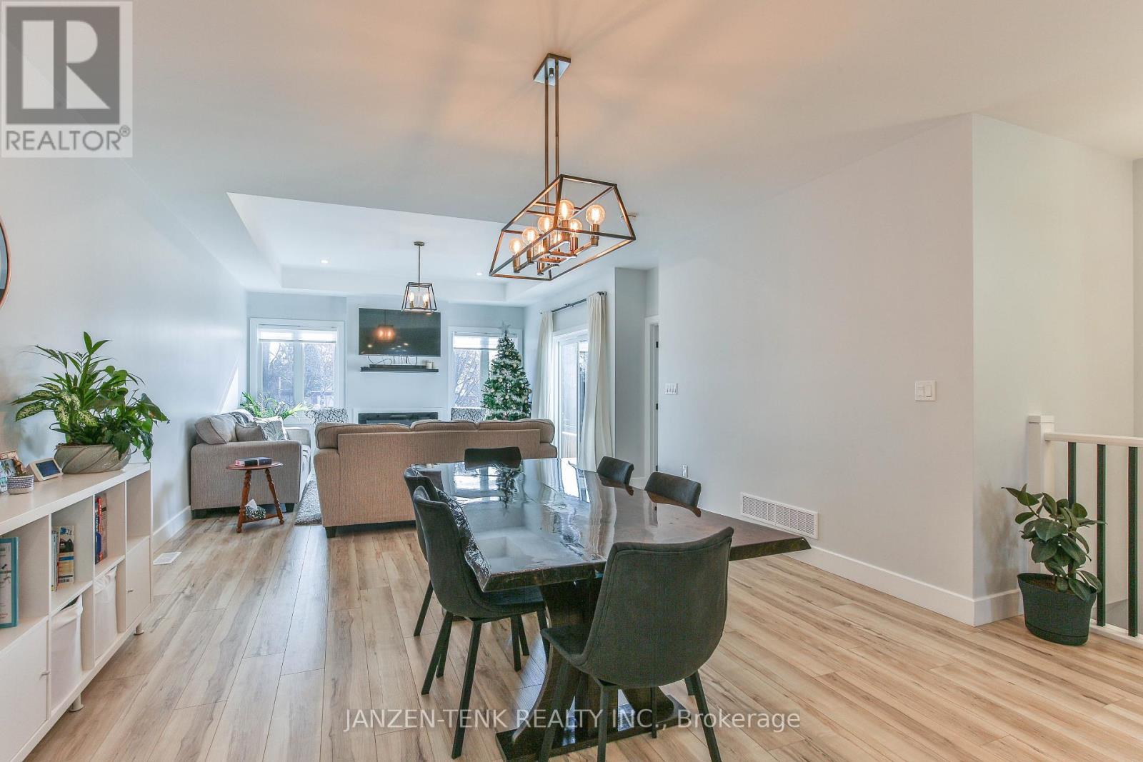 8 Charles Court, Bayham (Port Burwell), ON - Indoor Photo Showing Dining Room