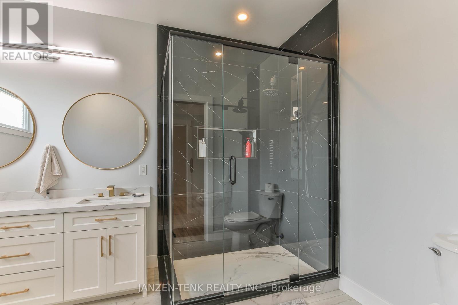 8 Charles Court, Bayham (Port Burwell), ON - Indoor Photo Showing Bathroom