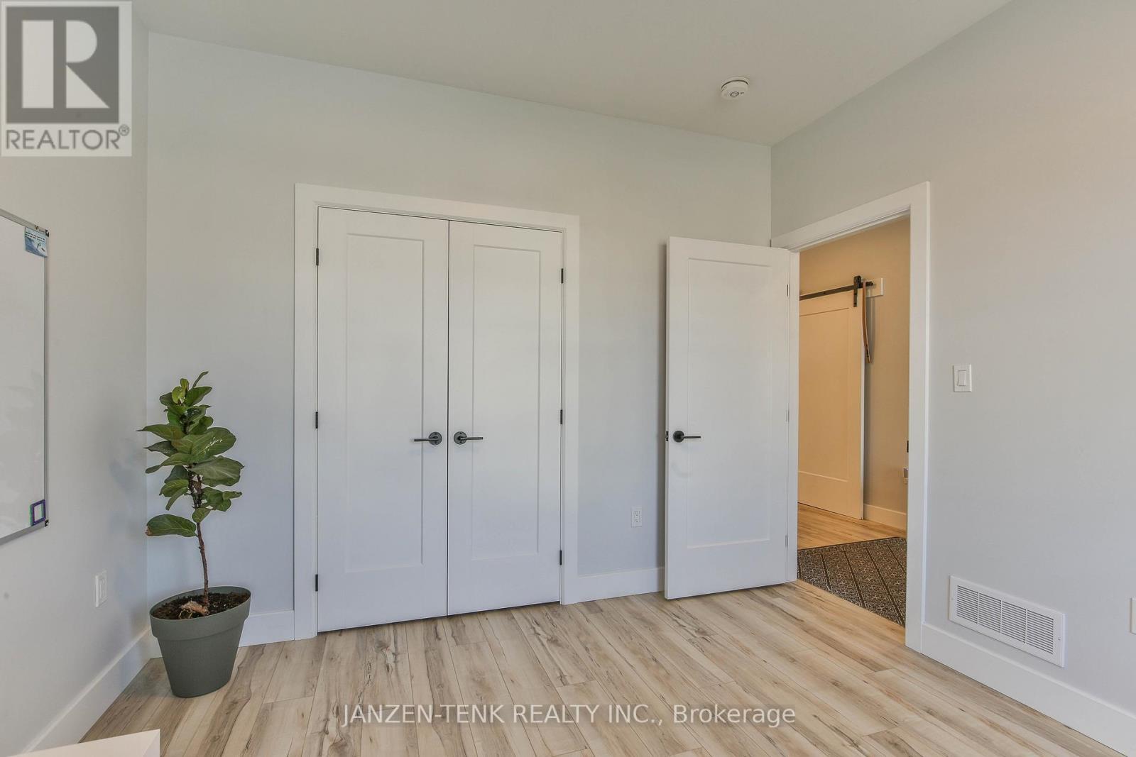 8 Charles Court, Bayham (Port Burwell), ON - Indoor Photo Showing Other Room