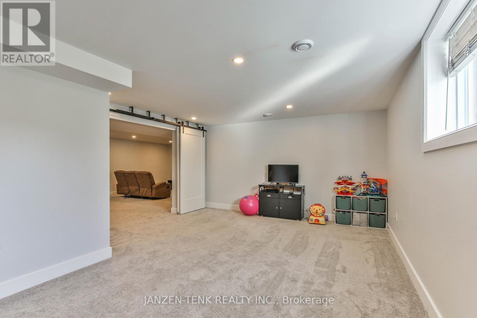 8 Charles Court, Bayham (Port Burwell), ON - Indoor Photo Showing Other Room