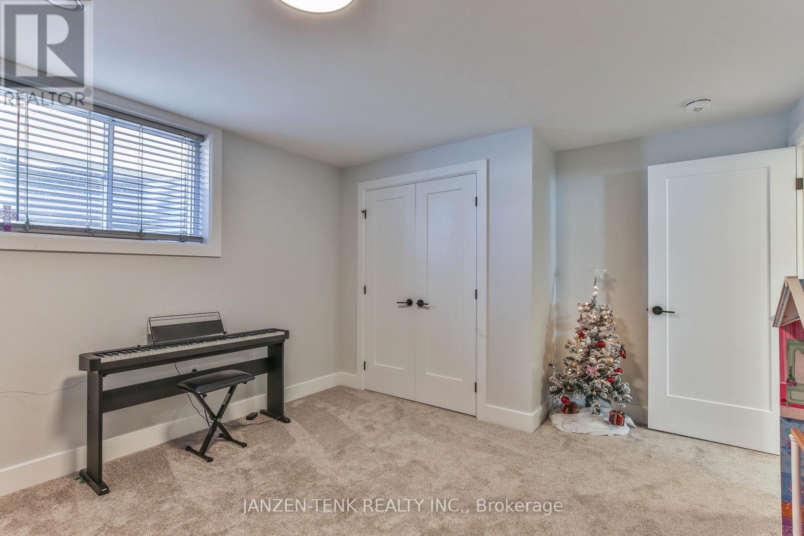 8 Charles Court, Bayham (Port Burwell), ON - Indoor Photo Showing Other Room