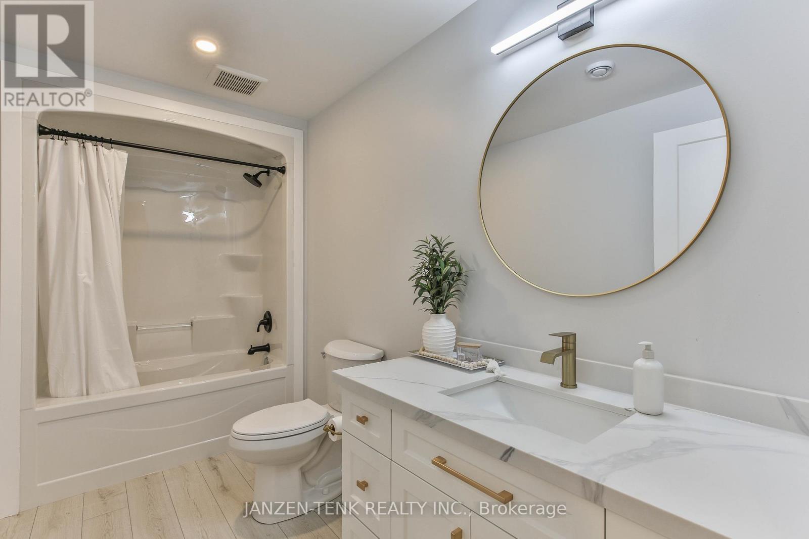 8 Charles Court, Bayham (Port Burwell), ON - Indoor Photo Showing Bathroom