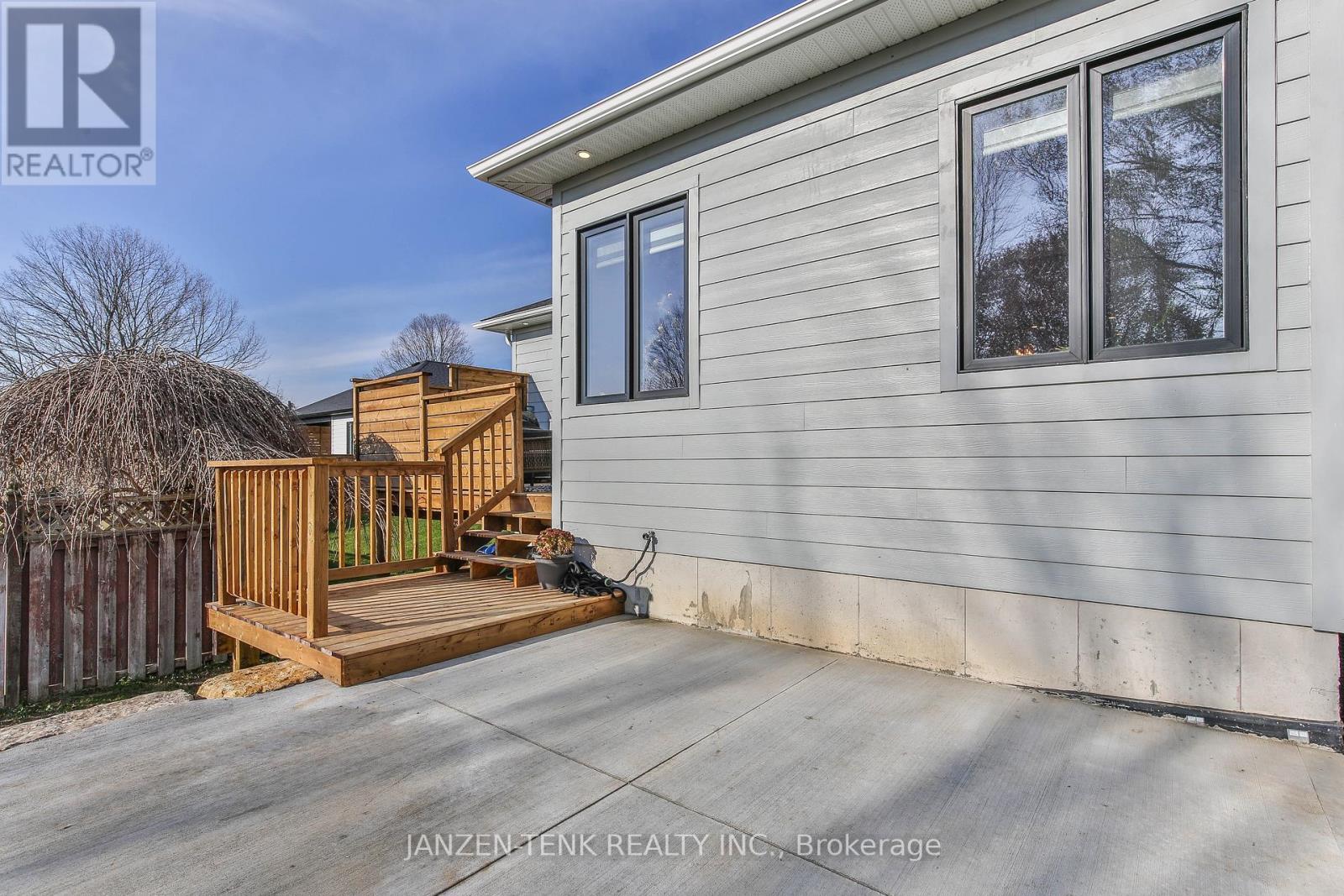 8 Charles Court, Bayham (Port Burwell), ON - Outdoor With Exterior