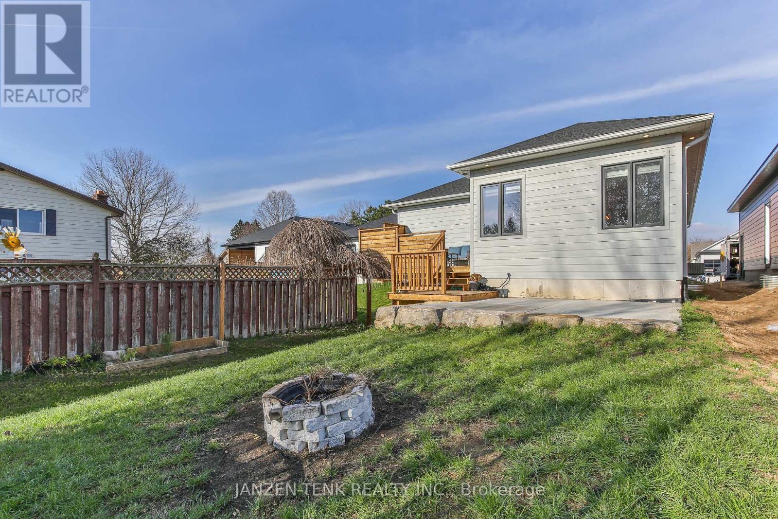 8 Charles Court, Bayham (Port Burwell), ON - Outdoor