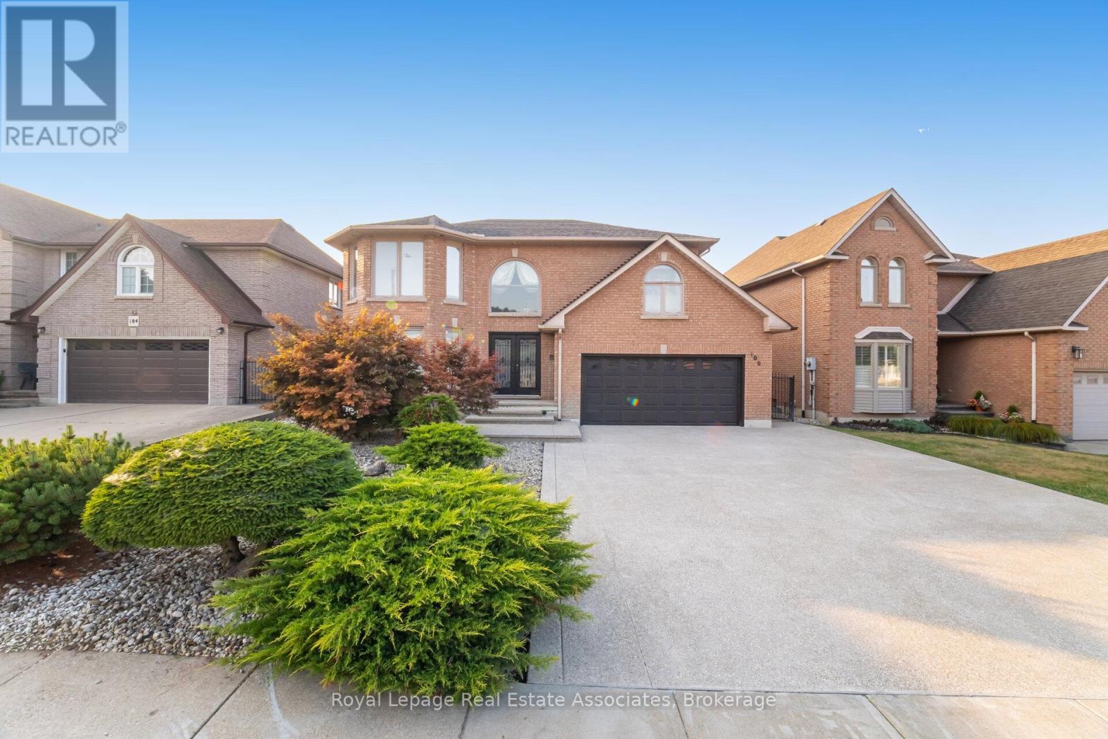 100 National Drive, Hamilton, ON - Outdoor With Facade