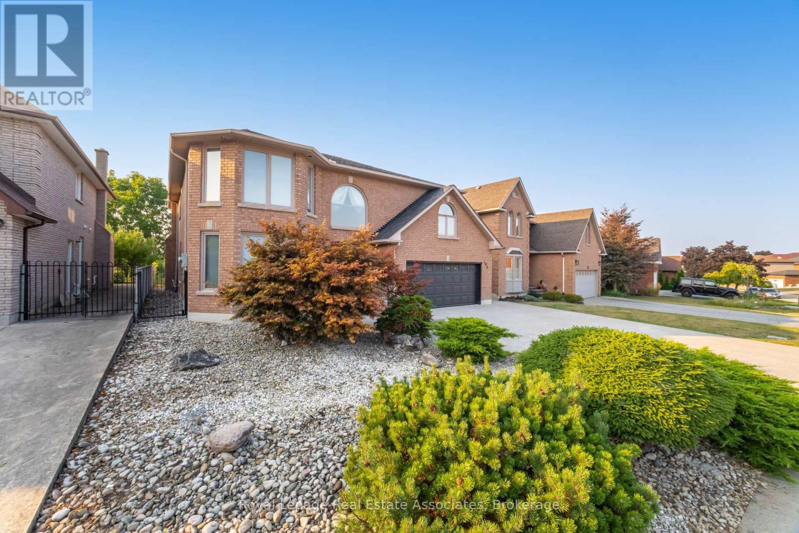 100 National Drive, Hamilton, ON - Outdoor With Facade