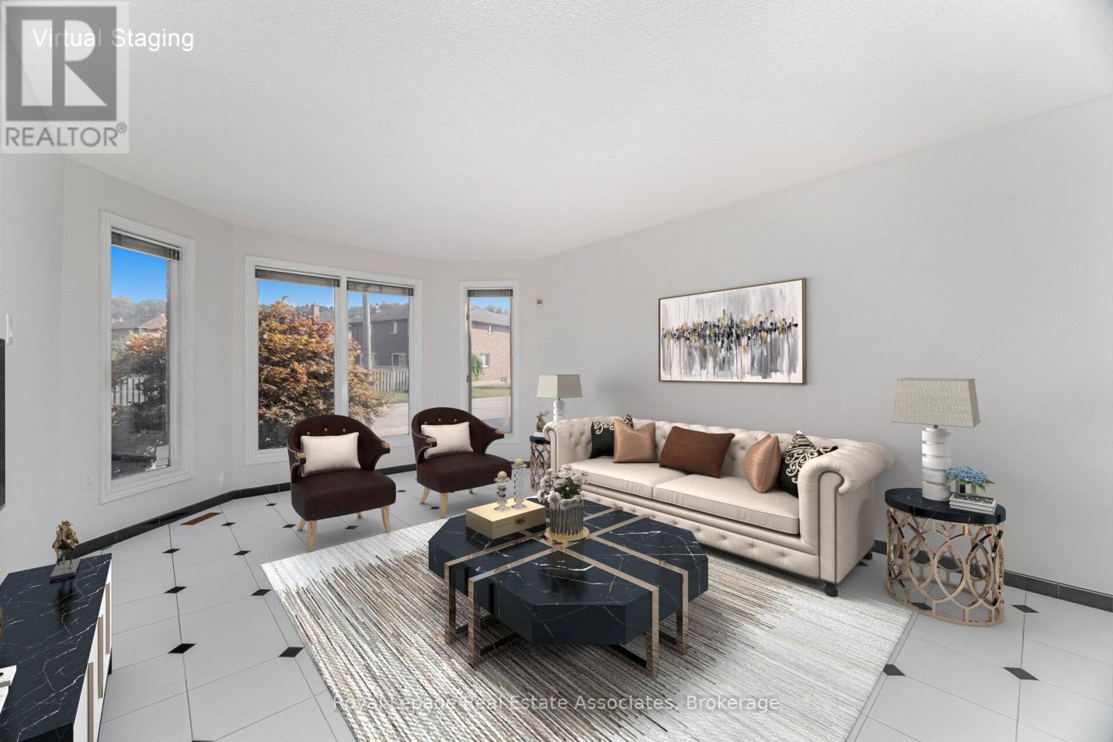 100 National Drive, Hamilton, ON - Indoor Photo Showing Living Room