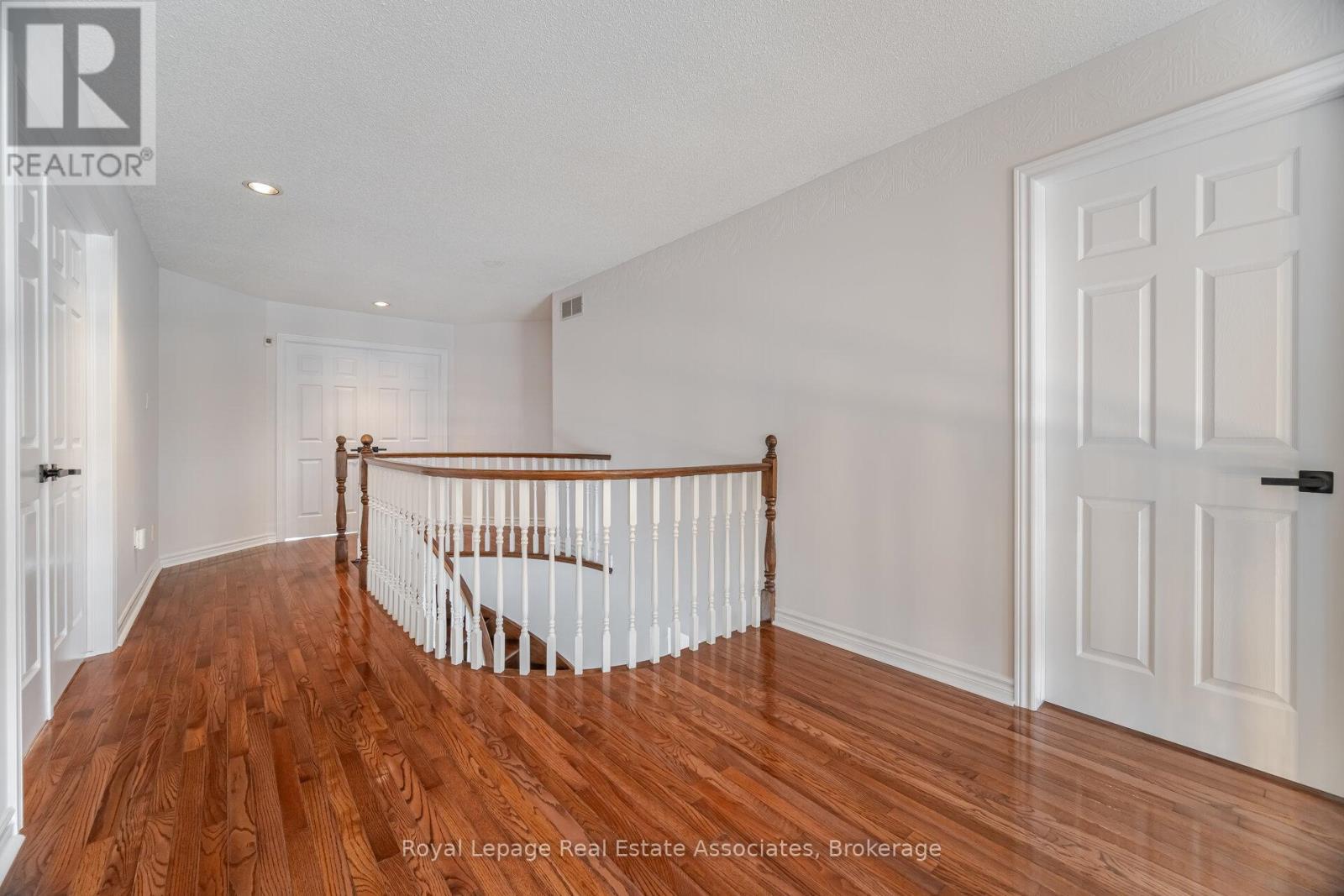 100 National Drive, Hamilton, ON - Indoor Photo Showing Other Room