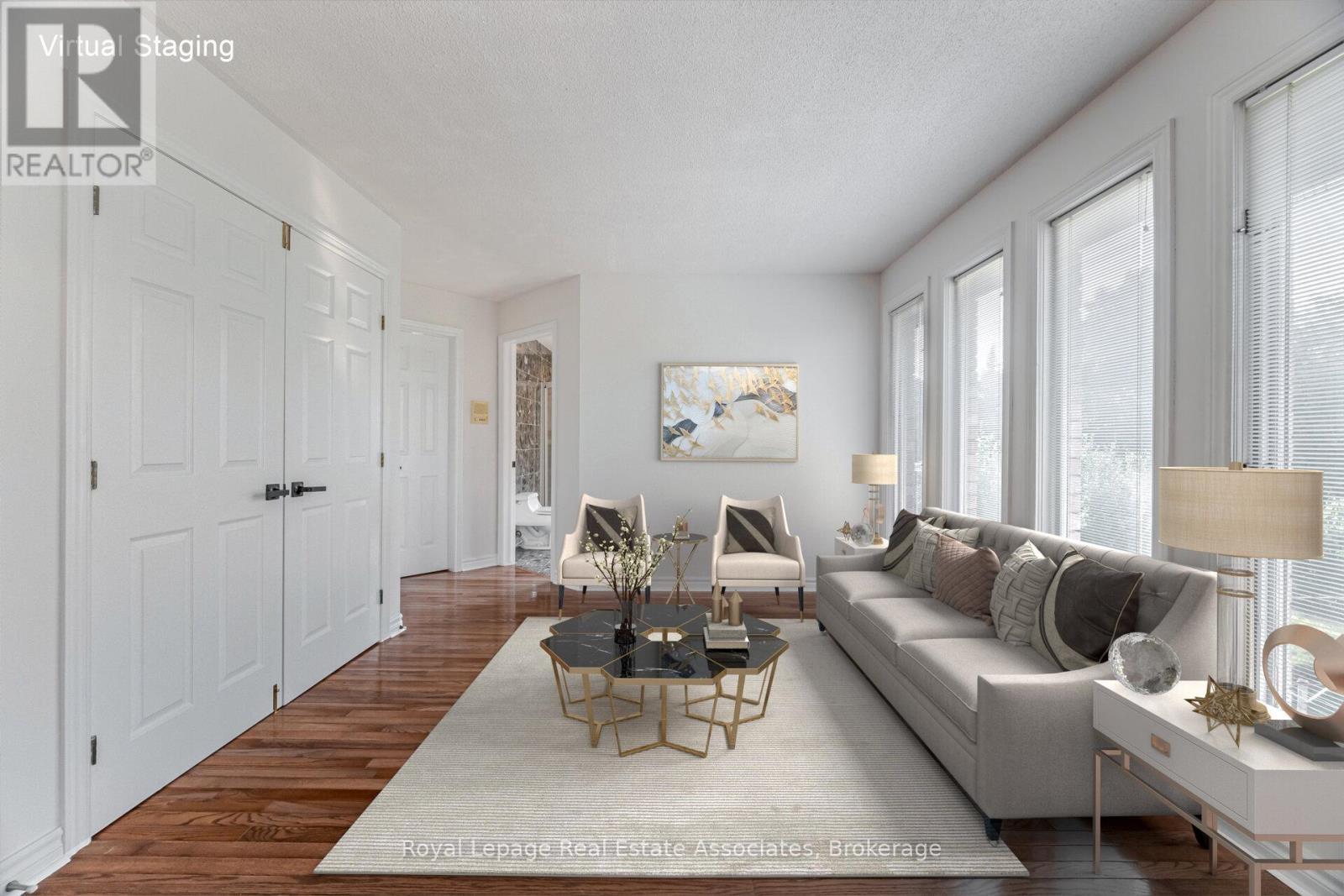 100 National Drive, Hamilton, ON - Indoor Photo Showing Living Room