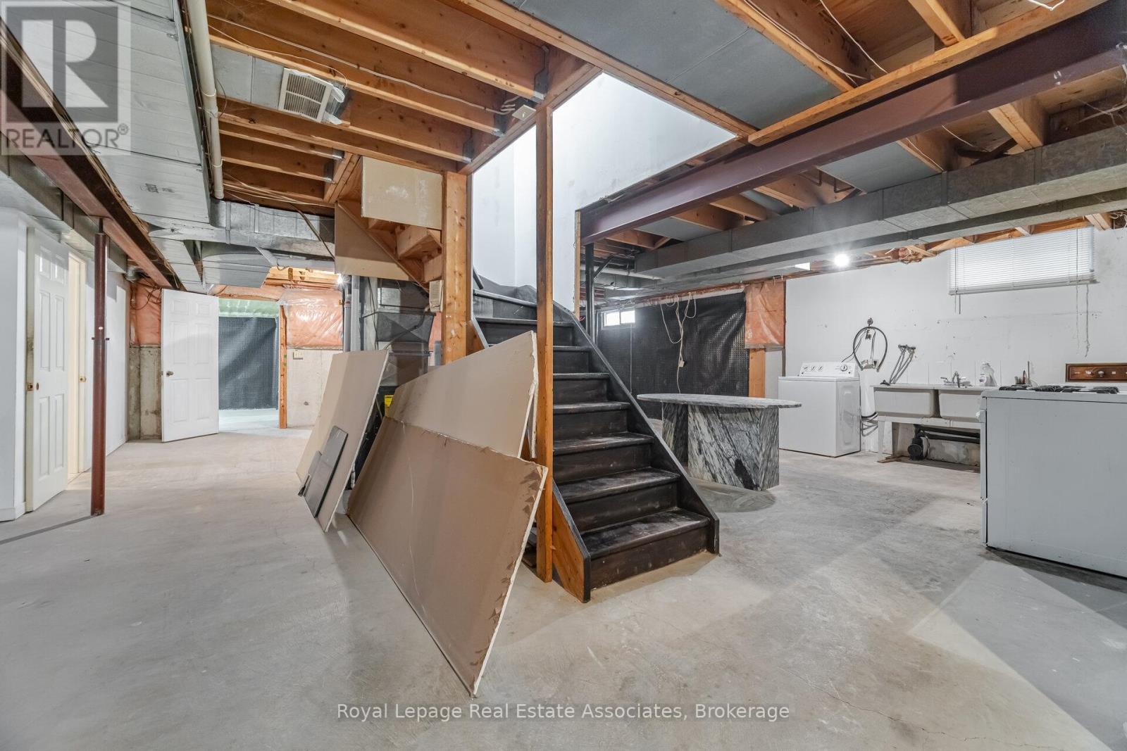 100 National Drive, Hamilton, ON - Indoor Photo Showing Basement